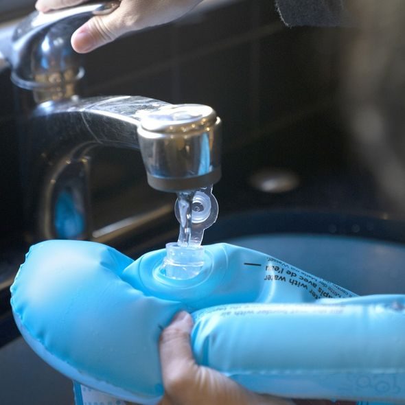 BABY EINSTEIN PODLOŽKA VODNÍ OPUS'S OCEAN OF DISCOVERY™ 58X58 CM 0M+ - HRA NA BŘÍŠKU - PRO DĚTI