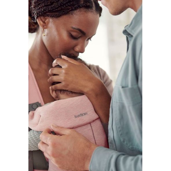 BABYBJÖRN NOSÍTKO MINI 3D JERSEY LIGHT PINK - ERGONOMICKÁ NOSÍTKA - NOŠENÍ & SPORT