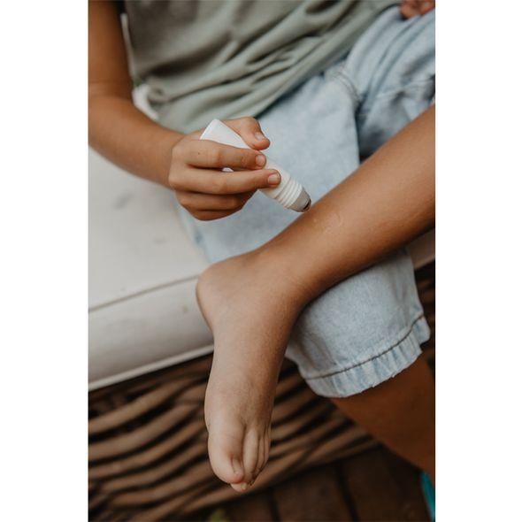 SUAVINEX SET V PRAKTICKÉ TAŠTIČCE - REPELENT + KULIČKA PO KOUSNUTÍ 50+15 ML - OCHRANA PROTI HMYZU - KOUPÁNÍ A ZDRAVÍ