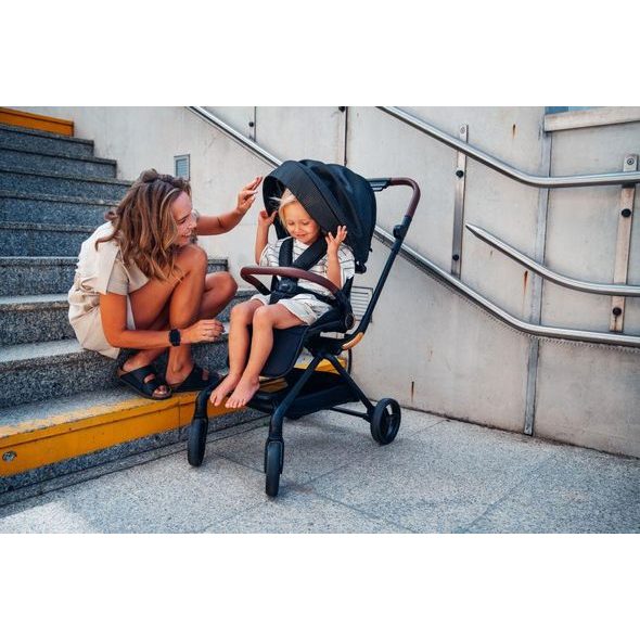 MOMI ADELLE ČERNO ZLATÝ - SPORTOVNÍ KOČÁRKY - KOČÁRKY A PŘÍSLUŠENSTVÍ