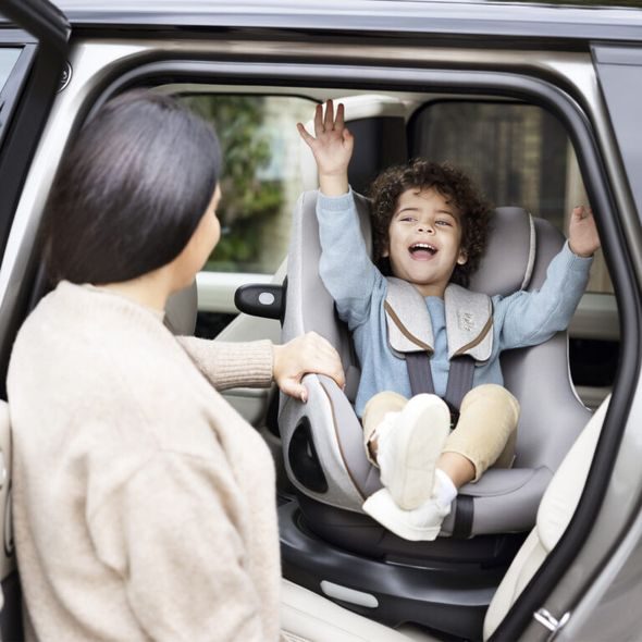 JOIE I-HARBOUR™ W / BASE SIGNATURE EBONY - AUTOSEDAČKY 9-18KG - AUTOSEDAČKY A PŘÍSLUŠENSTVÍ