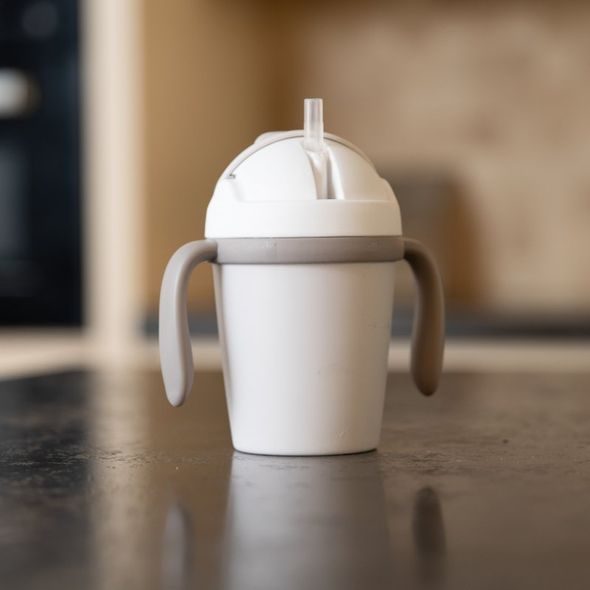 BO JUNGLE HRNÍČEK SE SLÁMKOU CPLA GREY - DĚTSKÉ HRNEČKY - KRMENÍ