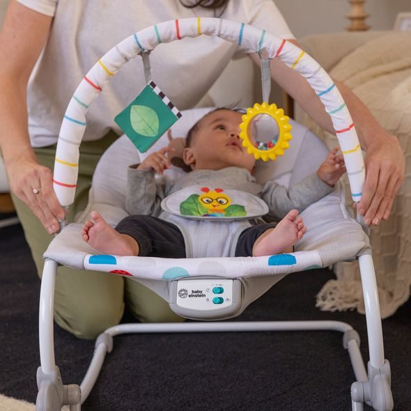 BABY EINSTEIN LEHÁTKO HUDEBNÍ VIBRUJÍCÍ DEAN'S DISCOVERY SPOT™ 0M+ DO 9KG - LEHÁTKA A HOUPADLA - SPINKÁNÍ