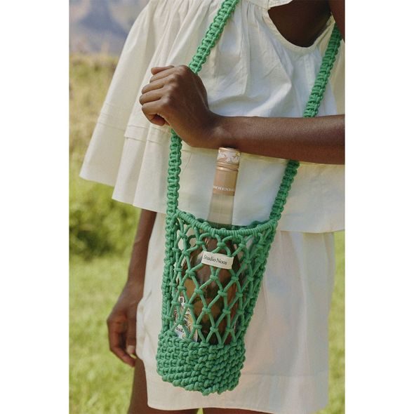 STUDIO NOOS MACRAME BOTTLE BAG GREEN - DOPLŇKY - PRO MAMINKY