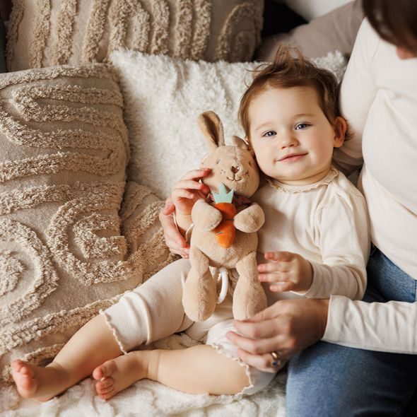 BABYONO HRAČKA HUDEBNÍ NA C-KROUŽKU RABBIT KARO 0M+ - HRAČKY SE ZVUKY - PRO DĚTI