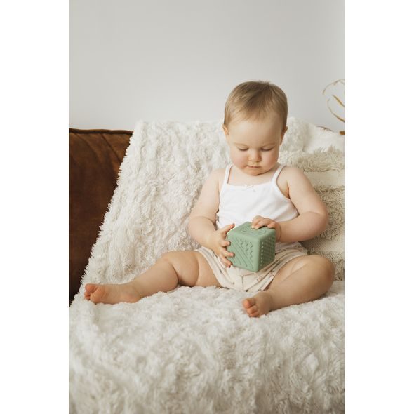 VULLI TEXTUROVANÁ KOSTKA ŽIRAFA SOPHIE - SENZORICKÉ HRAČKY - PRO DĚTI