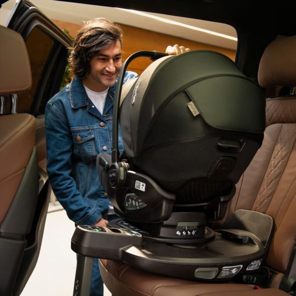 NUNA BASE™ CURV - BÁZE A ISOFIX BÁZE - AUTOSEDAČKY A PŘÍSLUŠENSTVÍ