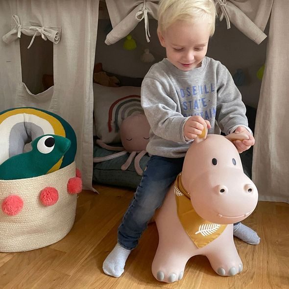 KINDSGUT SKÁKACÍ ZVÍŘÁTKO HROCH - NAFUKOVACÍ SKÁKADLA - PRO DĚTI