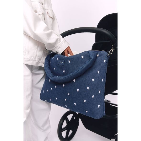 STUDIO NOOS DENIM DIAPER BAG - PŘEBALOVACÍ TAŠKA | HEARTS DARK BLUE WHITE HEARTS - PŘEBALOVACÍ TAŠKY - KOČÁRKY A PŘÍSLUŠENSTVÍ
