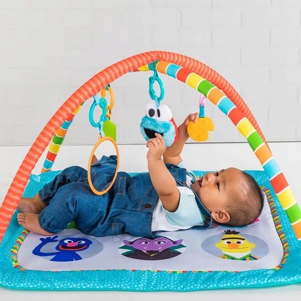 BRIGHT STARTS DEKA NA HRANÍ SESAME STREEET FRIENDS 0M+ - HRACÍ DEKY - PRO DĚTI