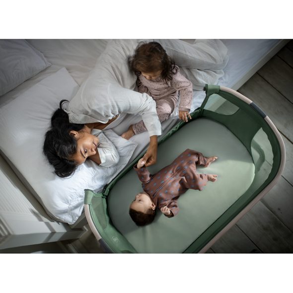 MAXI-COSI IORA AIR BEYOND GREEN 2026 - K RODIČOVSKÉ POSTELI - SPINKÁNÍ