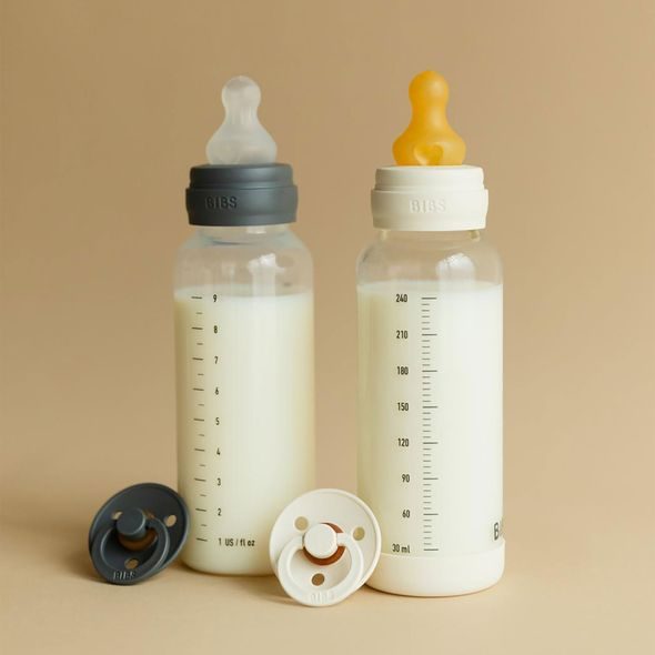 BIBS ANTIKOLIKOVÁ SKLENENÁ FĽAŠA SO SILIKÓNOVÝM CUMLÍKOM 240ML - KOJENECKÉ LAHVE - KRMENÍ