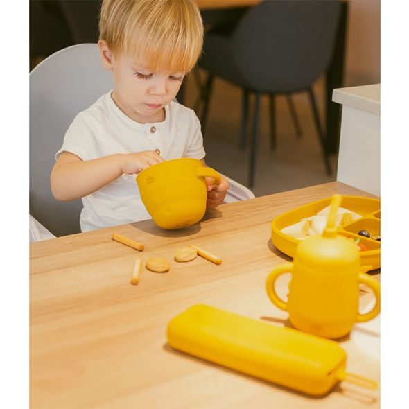 INTERBABY SKLÁDACÍ SILIKONOVÝ HRNEK NA SVAČINKU - OKROVÝ - DĚTSKÉ HRNEČKY - KRMENÍ