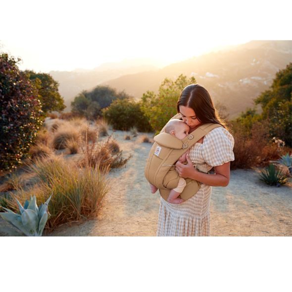 ERGOBABY OMNI BREEZE CAMEL BROWN - ERGONOMICKÁ NOSÍTKA - NOŠENÍ & SPORT