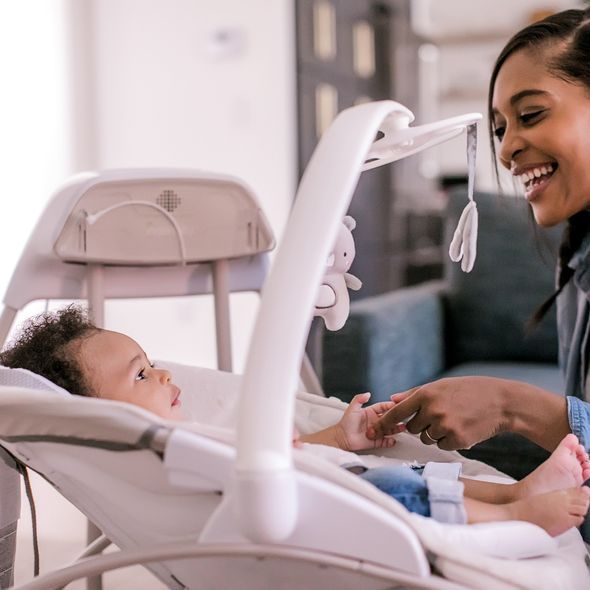 INGENUITY HOUPAČKA VELKÁ S KOLOTOČEM A ADAPTÉREM HOLDEN 0M+, DO 9KG, 2019 - LEHÁTKA A HOUPADLA - SPINKÁNÍ