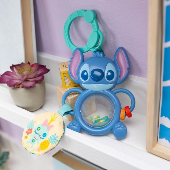 BRIGHT STARTS HRAČKA NA C KROUŽKU SENZORICKÁ STITCH TUMMY TUMBLE™ 0M+ - SENZORICKÉ HRAČKY - PRO DĚTI