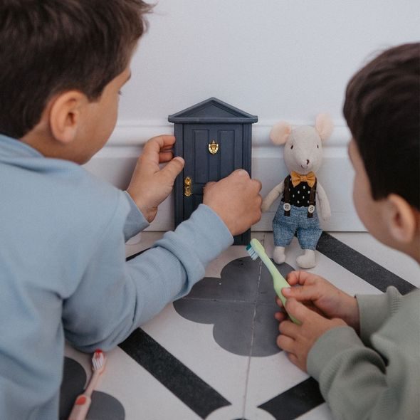 SUAVINEX DĚTSKÝ KARTÁČEK NA ZOUBKY KIDS 2-6 LET - ZUBNÍ KARTÁČKY A PASTY - KOUPÁNÍ A ZDRAVÍ