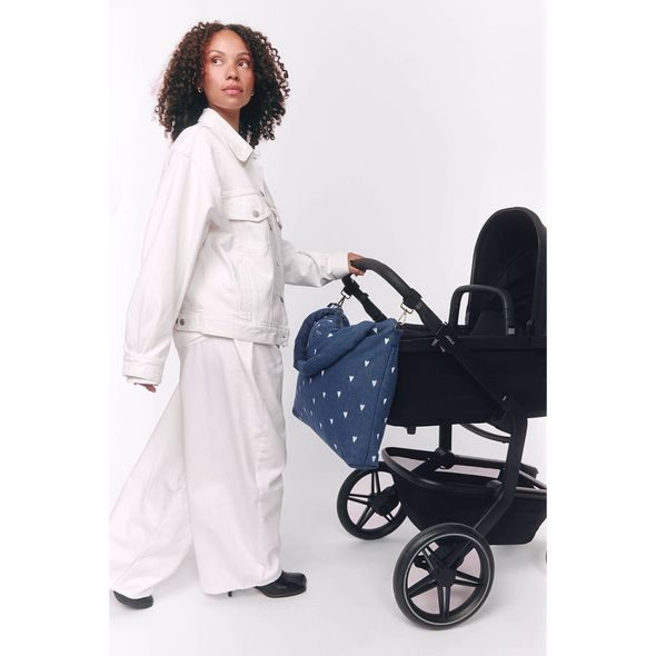 STUDIO NOOS DENIM DIAPER BAG - PŘEBALOVACÍ TAŠKA | HEARTS DARK BLUE WHITE HEARTS - PŘEBALOVACÍ TAŠKY - KOČÁRKY A PŘÍSLUŠENSTVÍ