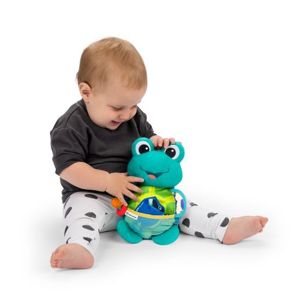BABY EINSTEIN HRAČKA AKTIVNÍ NA C KROUŽKU ŽELVA NEPTUNE’S SENSORY SIDEKICK™ 0M+ - HRAČKY SE ZVUKY - PRO DĚTI