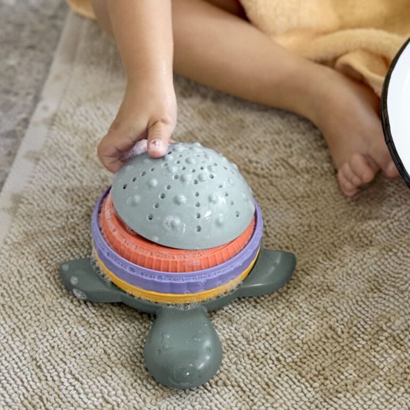 LÄSSIG BABIES STACKING TOY TURTLE GREEN - STOHOVACÍ HRAČKY - PRO DĚTI