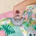 BRIGHT STARTS DEKA NA HRANÍ PRO ROZVOJ MOTORIKY A SMYSLŮ POP 'N WIGGLE ROSY RAINFOREST™, 0M+ - HRACÍ DEKY - PRO DĚTI