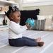 BABY EINSTEIN HRAČKA SENZORICKÝ MÍČ S KOUSÁTKEM RATTLE & SENSE™ 3M+ - SENZORICKÉ HRAČKY - PRO DĚTI