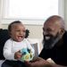 BABY EINSTEIN HRAČKA SENZORICKÝ MÍČ S KOUSÁTKEM RATTLE & SENSE™ 3M+ - SENZORICKÉ HRAČKY - PRO DĚTI