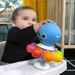 BABY EINSTEIN HRAČKA SENZORICKÁ CHOBOTNICE S PŘÍSAVKOU OPUS'S SPIN & SEA™ 3M+ - HRAČKY SE ZVUKY - PRO DĚTI