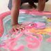 BABY EINSTEIN PODLOŽKA VODNÍ PRO ROZVOJ MOTORIKY JIGGLING JANET™ TUMMY TIME, 0M+ - HRACÍ DEKY - PRO DĚTI