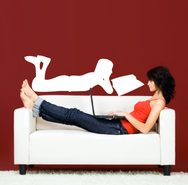 Šablony na zeď - Dívka s knihou