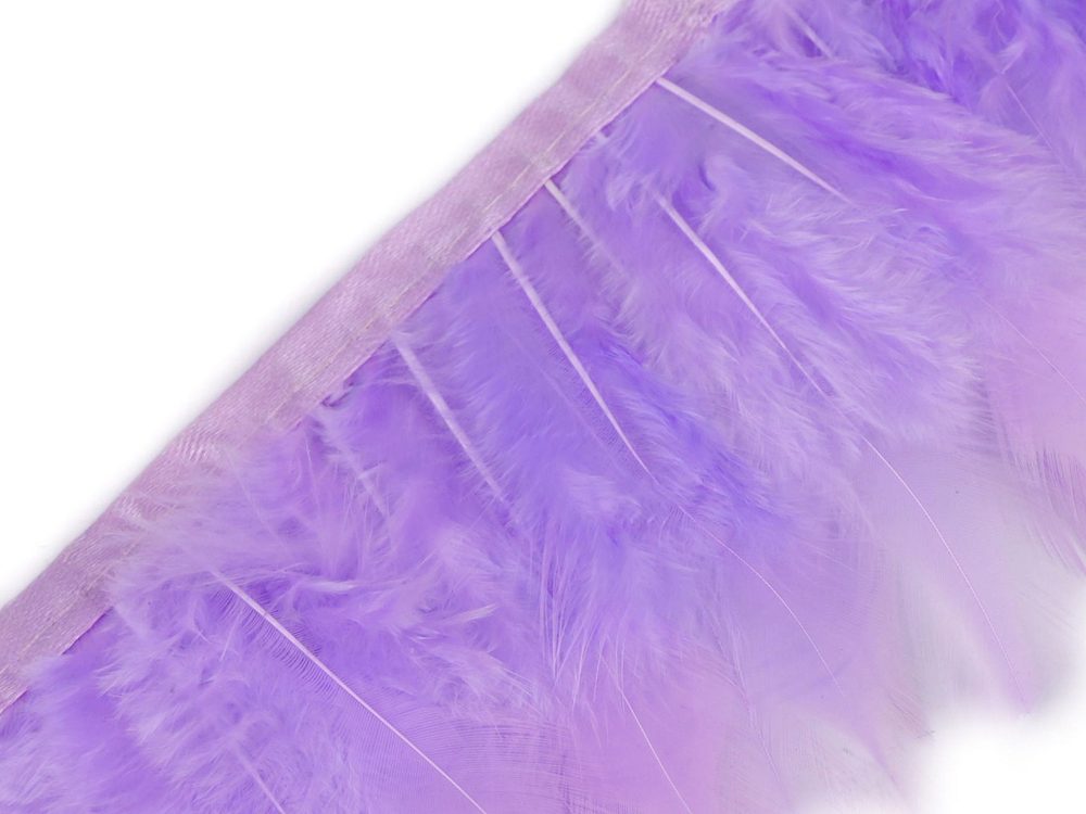 Prýmek - kohoutí peří šíře 12 cm METRÁŽ - 19 fialová sv.