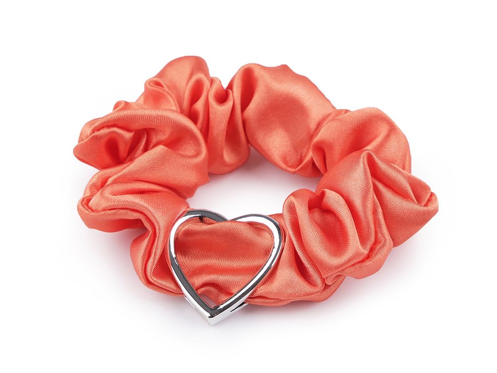 Saténová scrunchie gumička do vlasů / náramek srdce - 8 korálová