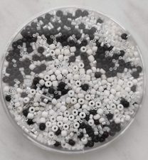 Korálky skleněné směs 120g bílo-černá