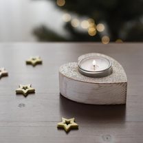 Dřevěný svícen - srdce D3252 - 10 x 9 x 4 cm