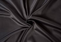 Saténové prostěradlo s gumou černé