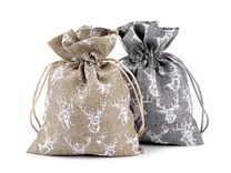 Dárkový pytlík jelen s glitry 13x18 cm imitace juty