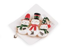 Brož sobi na bruslích, sněhuláci