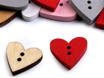 Dřevěný dekorační knoflík srdce 10ks