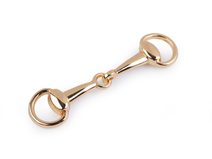 Kovová spona ke zdobení oděvů, šátků a doplňků