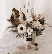 Šišky tmavě hnědé s glittry 12 kusů