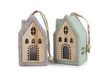 Filcový domeček svítící k zavěšení