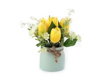 Umělé tulipány v květináči