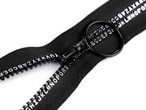 Kostěný zip šíře 5 mm délka 80 cm písmenka