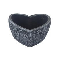 Cementový obal k osázení srdce X7072/2 - 20 x 21 x 7.2 cm