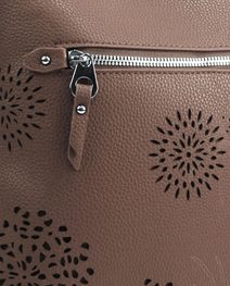 Crossbody dámská kabelka v květovaném designu přírodní hnědá 5432-BB