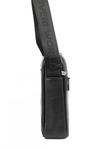 Středně velká černá pánská koženková crossbody taška 21x18 cm