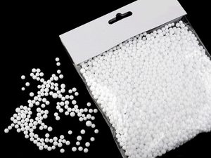 Malé polystyrenové kuličky Ø3-5 mm k výrobě dekorací výplň