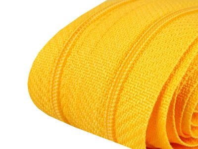 Zip spirálový 3 mm metráž pro jezdce typu POL 5 metrů{% if variant.name %} – 111 žlutá - tmavá{% endif %}