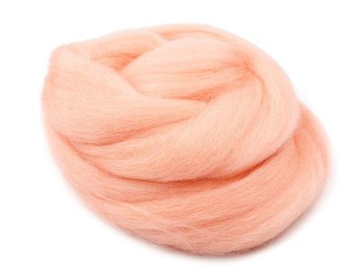 Ovčí rouno 20 g česané{% if variant.name %} – 6 (63) meruňková{% endif %}