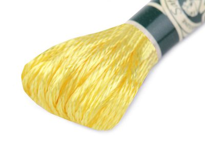Vyšívací příze DMC Mouliné Satén{% if variant.name %} – S307 Vibrant Yellow{% endif %}